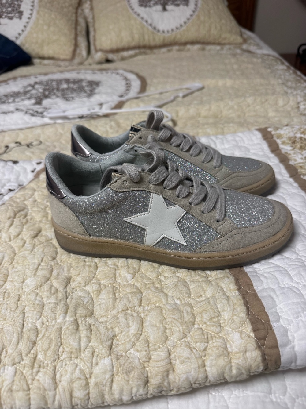 ShuShop Glitter Star Low-Top Sneakers - Gray Silver